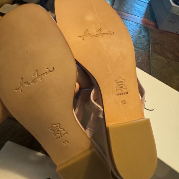 Isa Tapia “Te Amo” heart leather thong slip on sandal in blush -size 39 - Picture 2 of 5